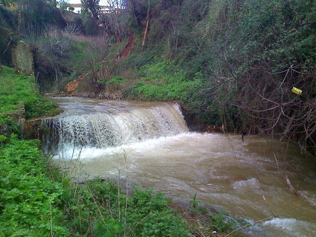 El Río que pasa por debajo del pueblo de Constantina