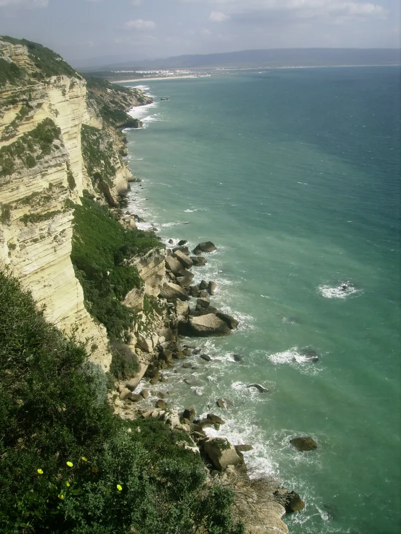ACANTILADO DE BARBATE JUNTO A LA TORRE DEL TAJO