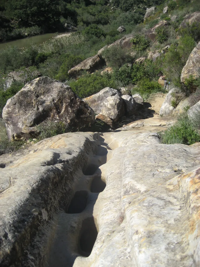 huellas del paso en la piedra
