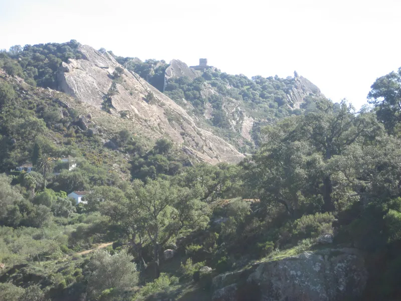 vistas del castillo desde el valle del hozgarganta