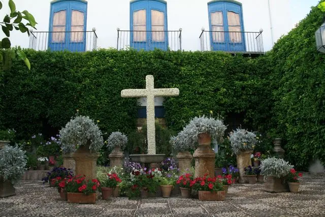 Cruz de Mayo Patio Palacio de Viana