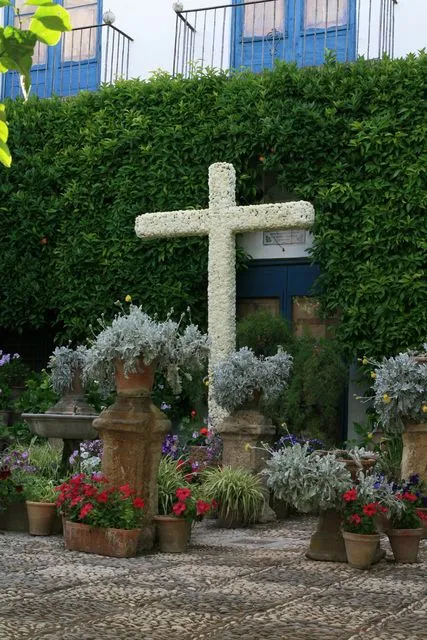 Cruz de Mayo Patio Palacio de Viana