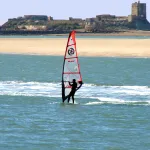 Windsurf frente al castillo de Sancti-Petri