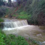 El Río que pasa por debajo del pueblo de Constantina