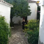 ancianas que cuidan el castillo