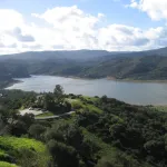 embalse de guadarranque desde el balcon de los amorosos en castellar