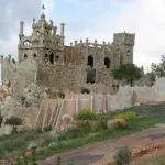 Subida al castillo de Miramontes.