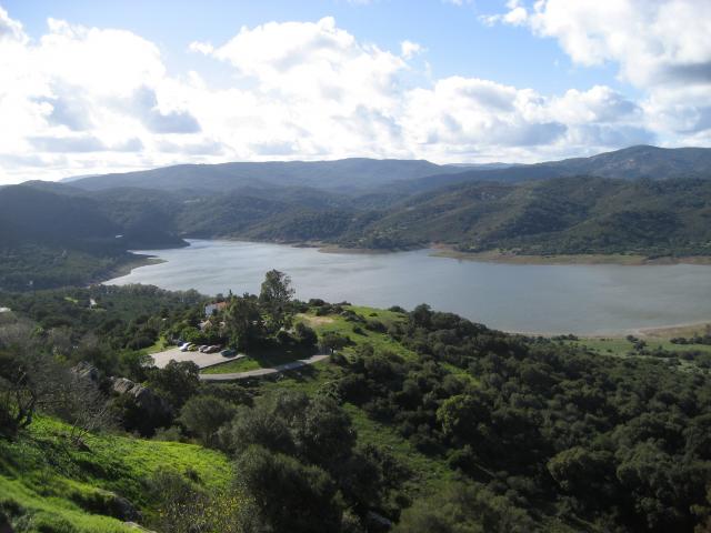 embalse de guadarranque desde el balcon de los amorosos en castellar